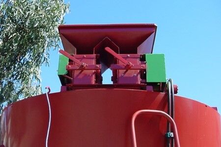 Lockwood AG - Vertical Feed Mixer